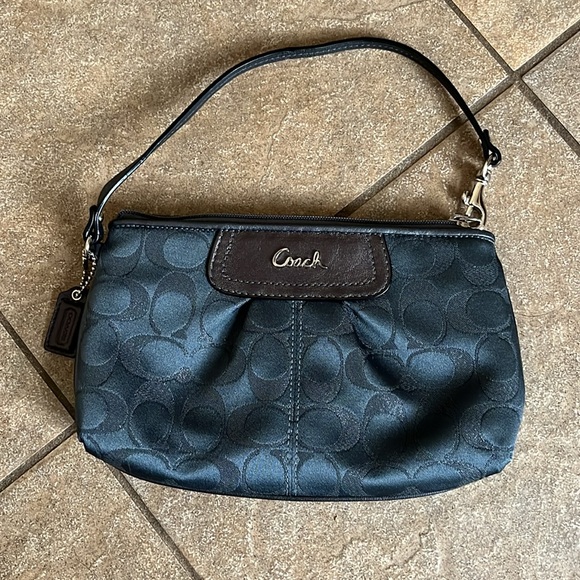 Coach Ashley Signature Large Wristlet - Picture 3 of 8